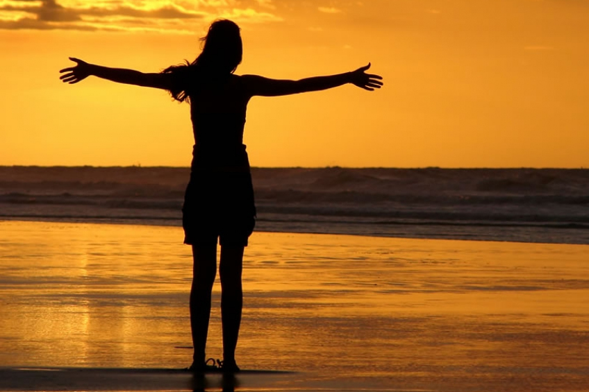 Ragazza in spiaggia a Lignano